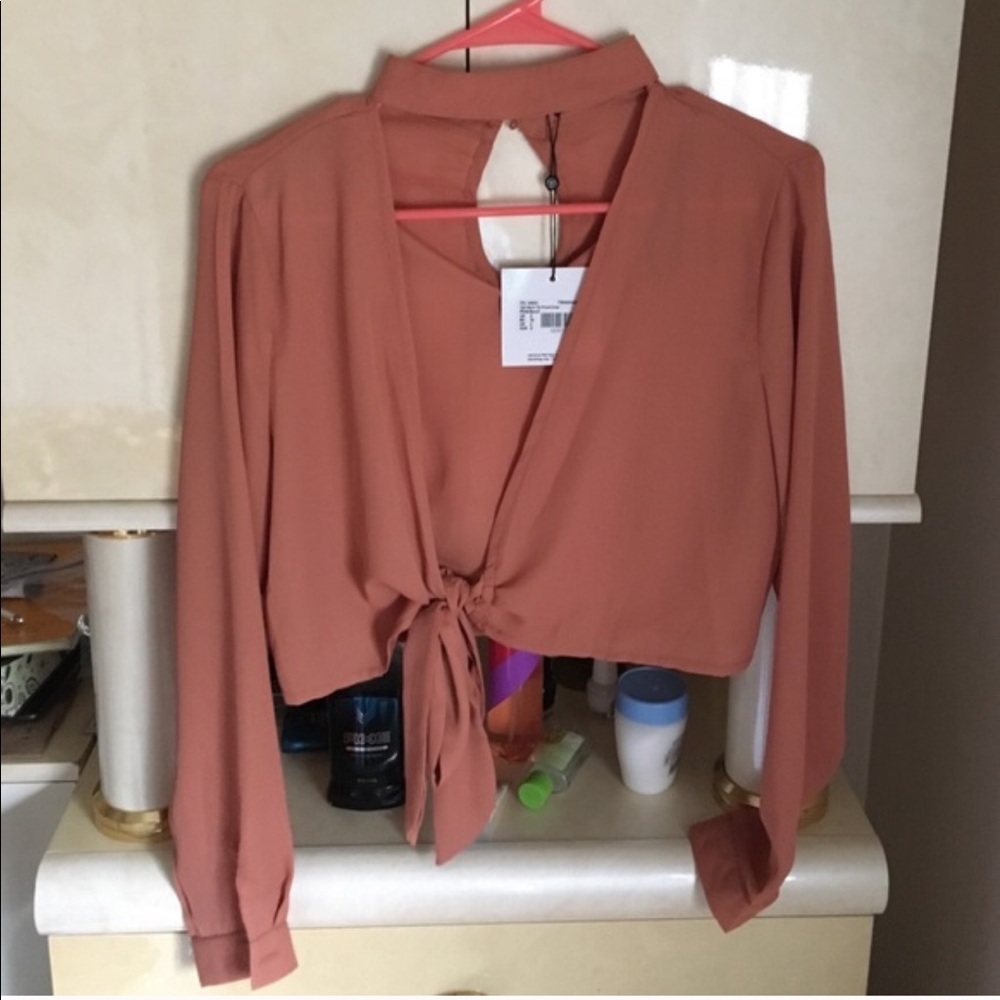 Choker front tie top